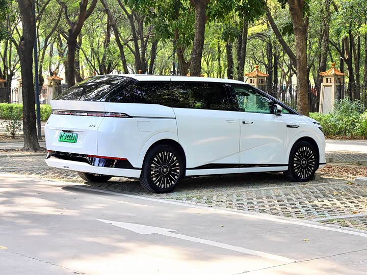 Фото 7 - XPeng X9