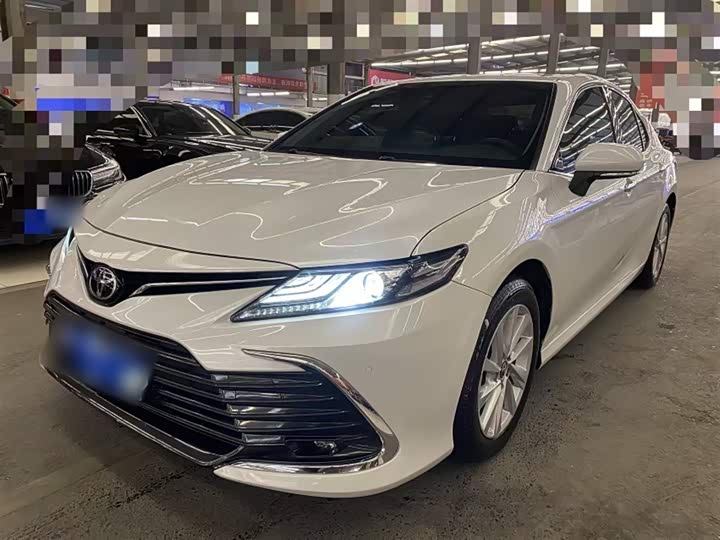 Фото 2 - Toyota Camry