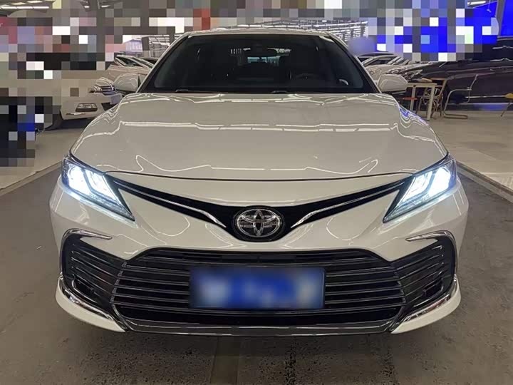 Фото 4 - Toyota Camry