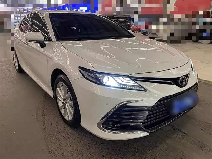 Фото 5 - Toyota Camry