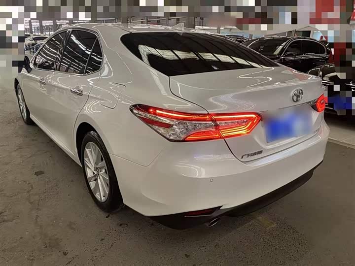 Фото 6 - Toyota Camry