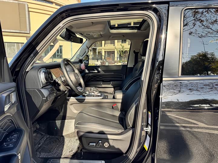 Фото 4 - Tank 300