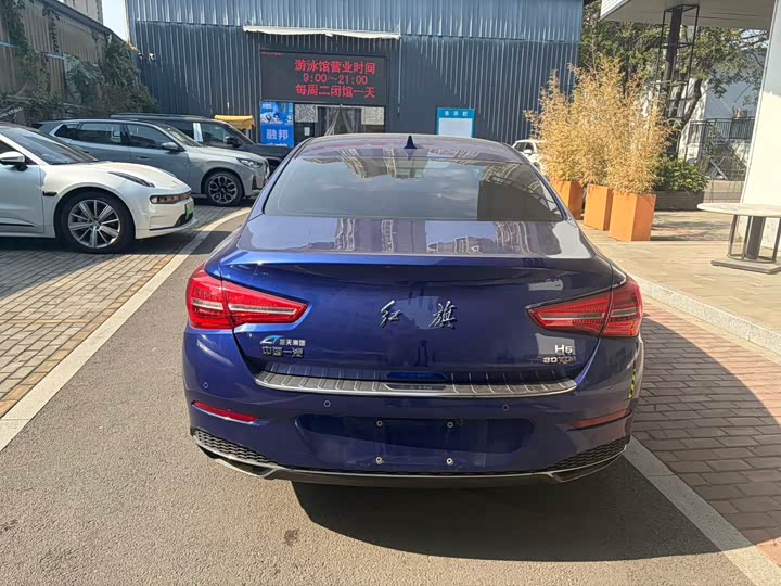 Фото 6 - Hongqi H5