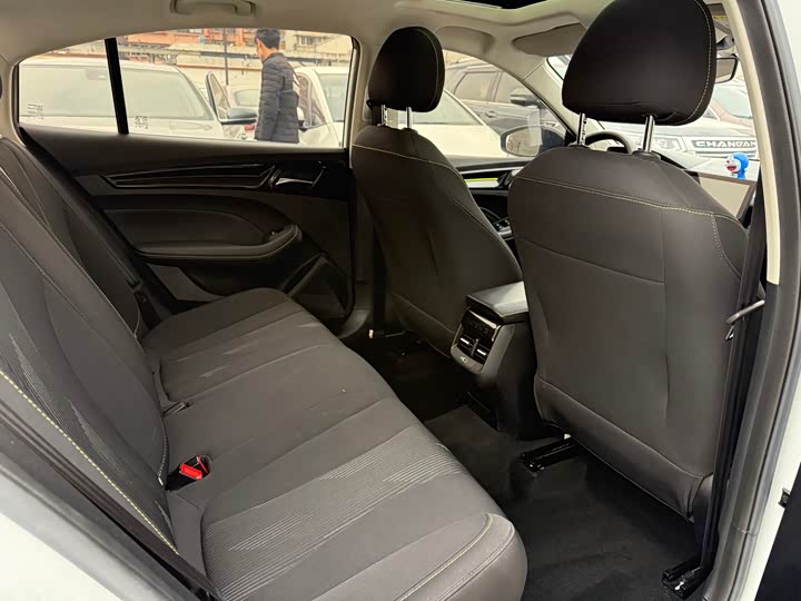 Фото 5 - Roewe i5