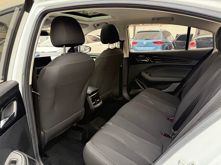 Фото 7 - Roewe i5