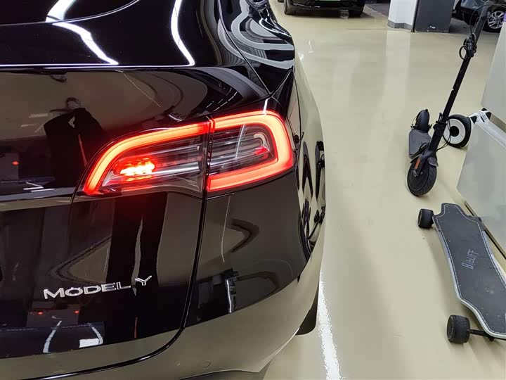 Фото 8 - Tesla Model Y