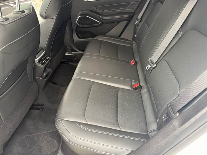 Фото 4 - Geely Emgrand