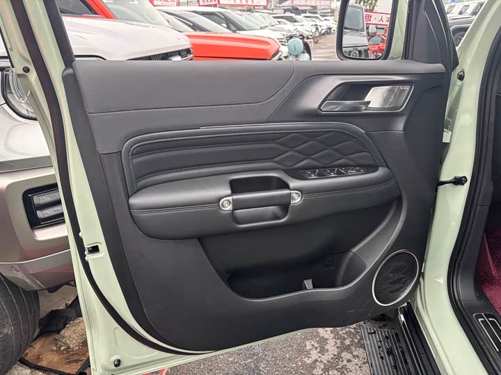 Фото 7 - Tank 300