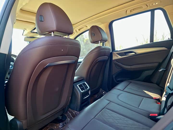 Фото 6 - BMW iX3