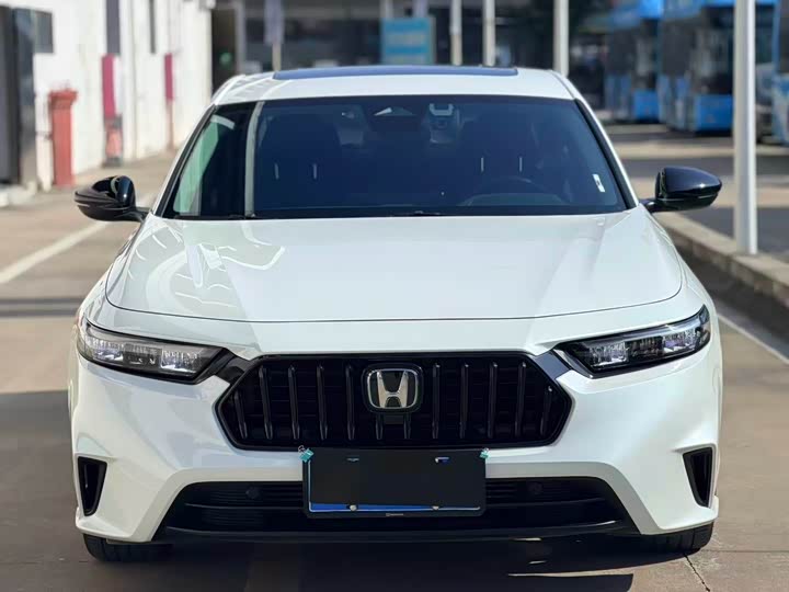 Фото 2 - Honda Inspire