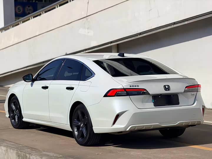 Фото 7 - Honda Inspire