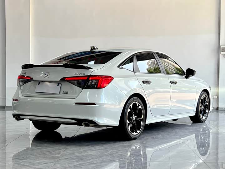 Фото 8 - Honda Civic