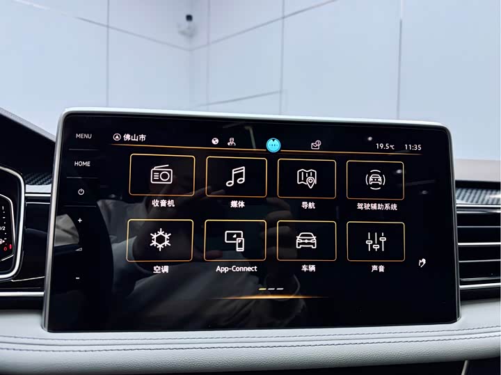 Фото 2 - Volkswagen Tiguan L Pro