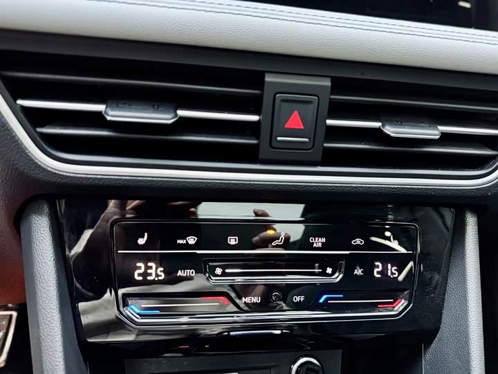 Фото 4 - Volkswagen Tiguan L Pro