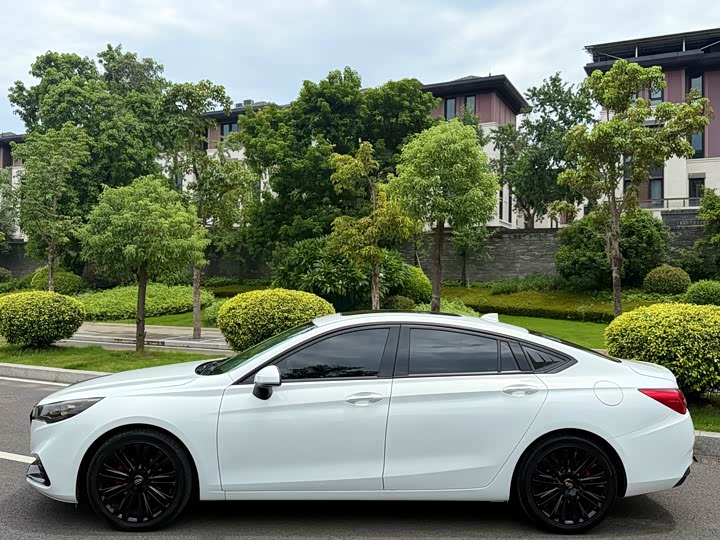 Фото 5 - Hongqi H5