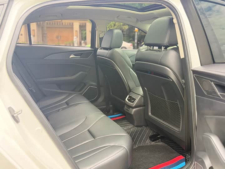 Фото 7 - Hongqi H5