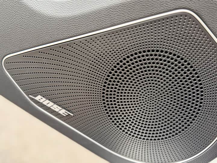 Фото 9 - Hongqi H5