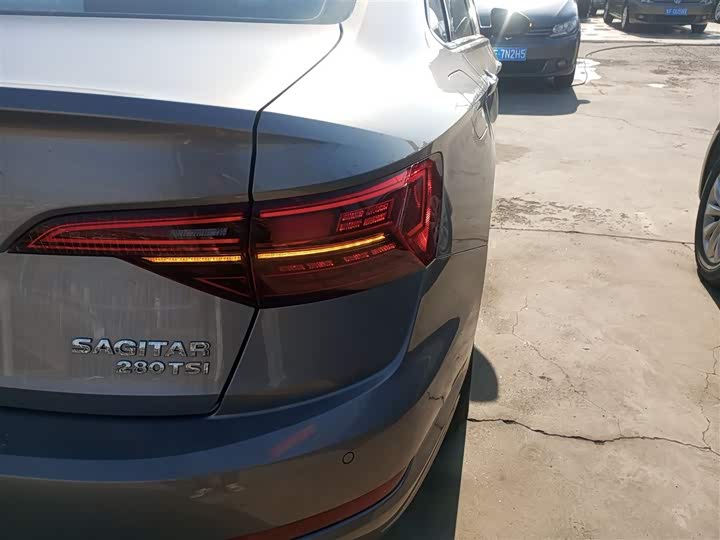 Фото 8 - Volkswagen Sagitar L