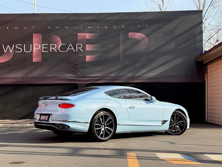 Фото 3 - Bentley Continental GT