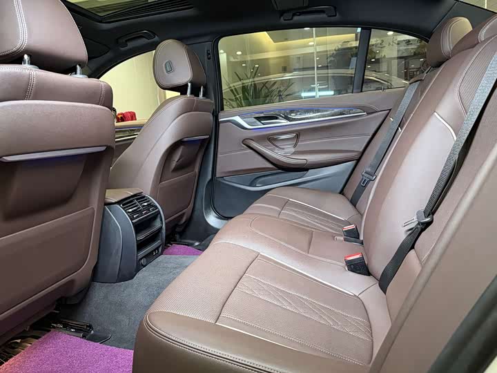 Фото 9 - BMW 5 Series