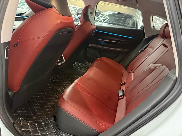 Фото 8 - XPeng P7