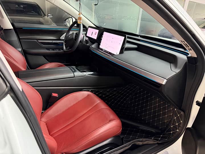 Фото 9 - XPeng P7