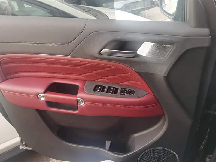 Фото 7 - Tank 300