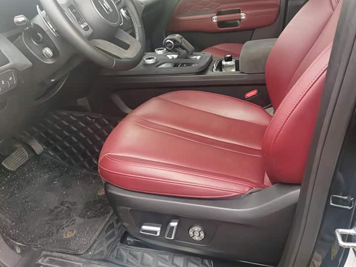 Фото 9 - Tank 300