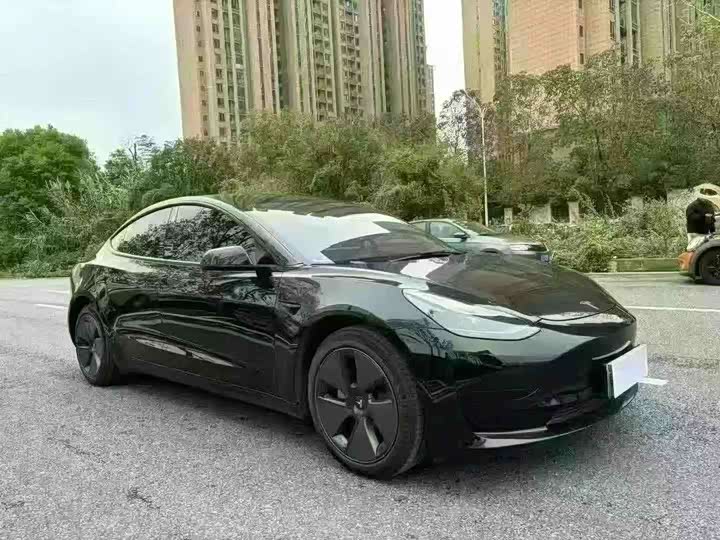 Фото 3 - Tesla Model 3