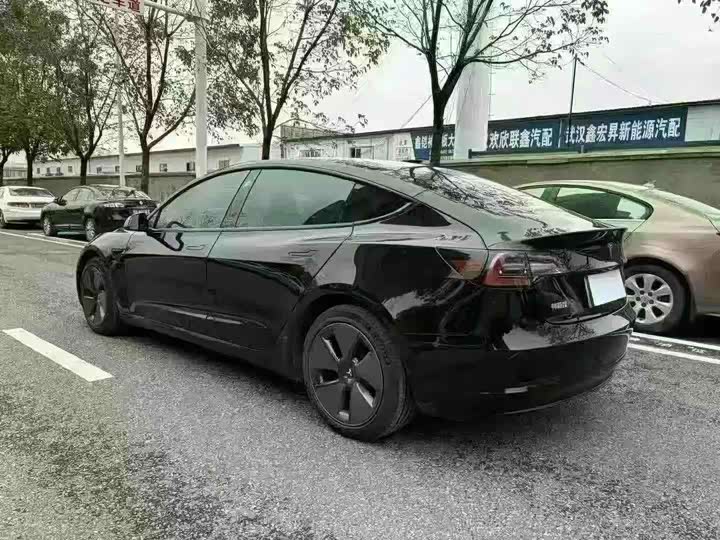 Фото 8 - Tesla Model 3