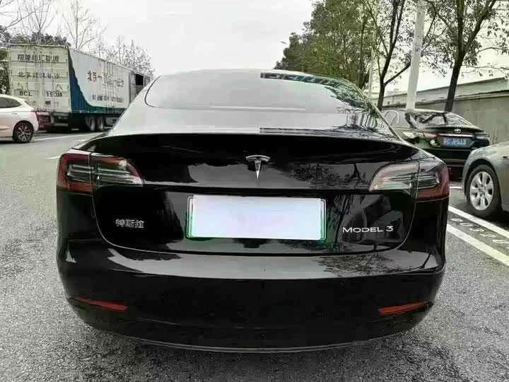 Фото 9 - Tesla Model 3