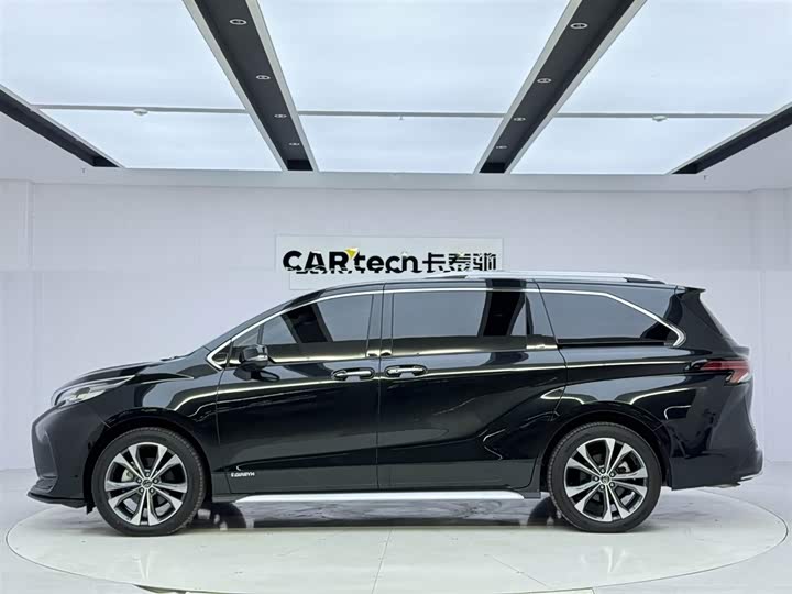 Фото 2 - Toyota Granvia