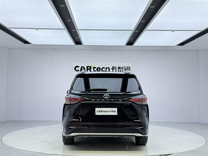 Фото 4 - Toyota Granvia