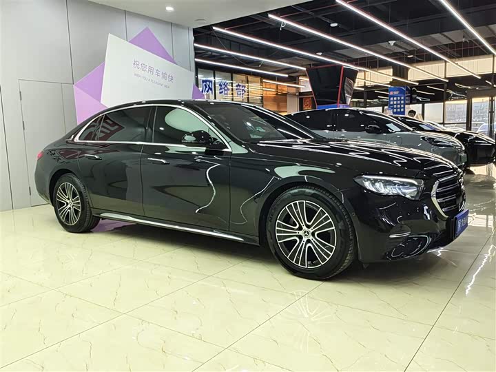 Фото 3 - Mercedes-Benz E-Class