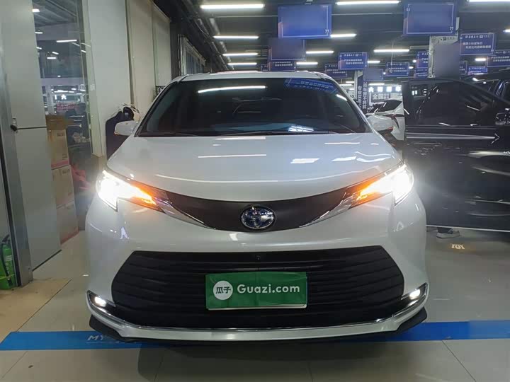 Фото 3 - Toyota Sienna