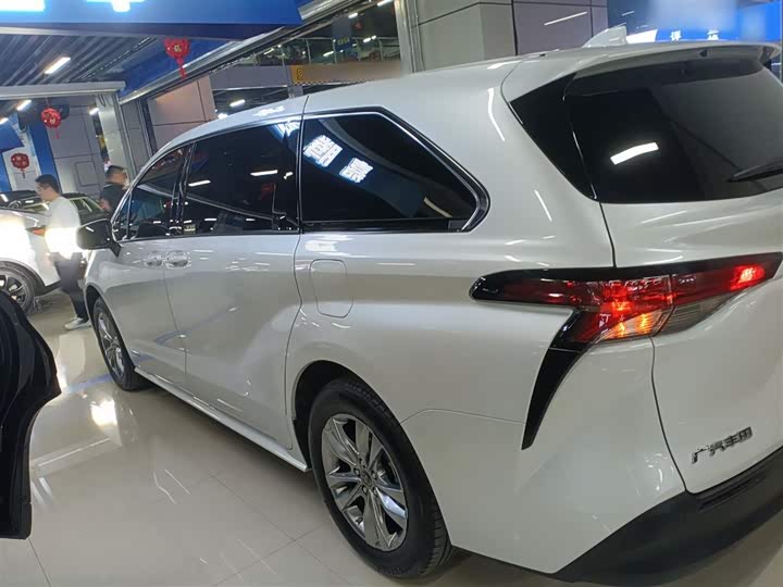 Фото 5 - Toyota Sienna