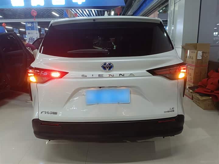 Фото 6 - Toyota Sienna