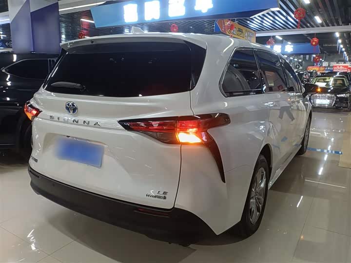 Фото 7 - Toyota Sienna