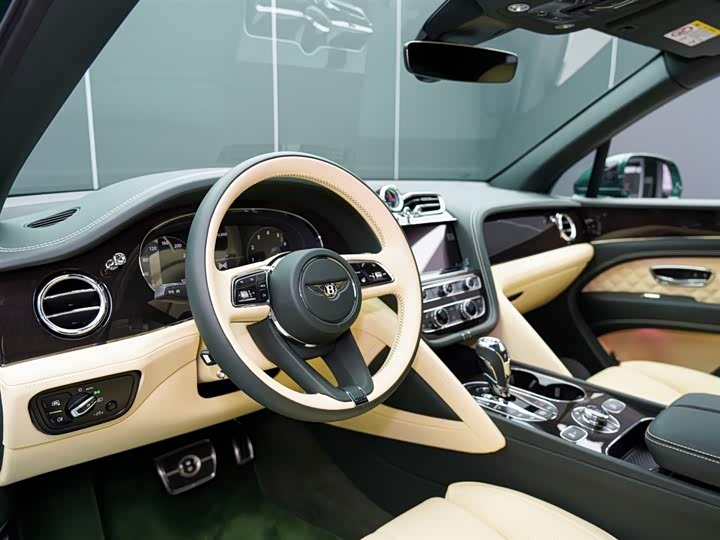 Фото 9 - Bentley Bentayga