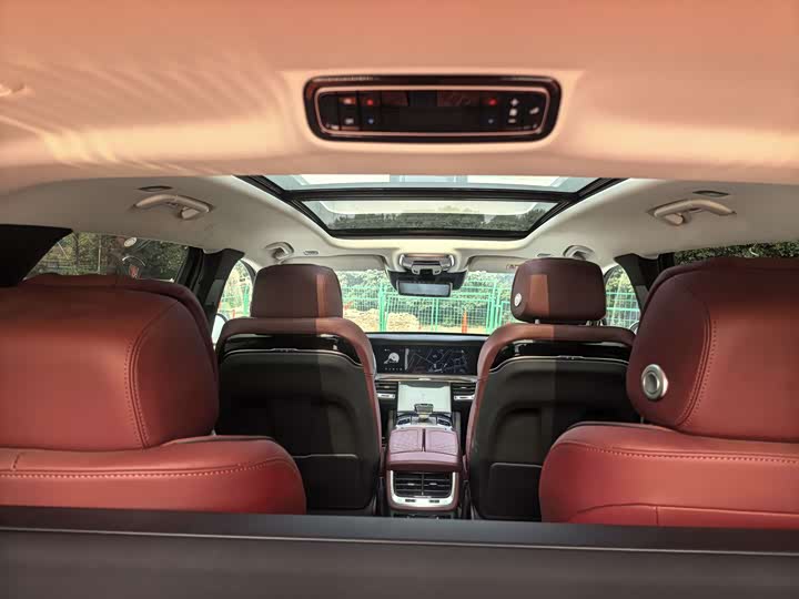 Фото 6 - Hongqi E-HS9