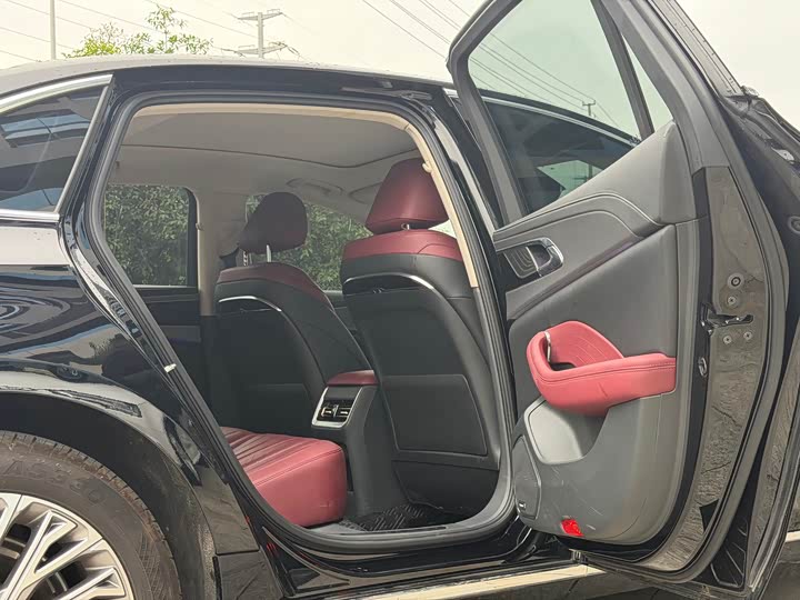 Фото 9 - Hongqi H5