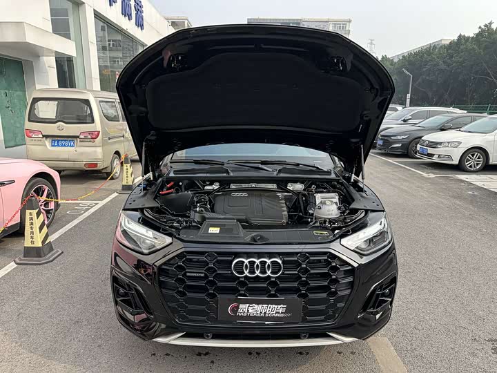 Фото 8 - Audi Q5L