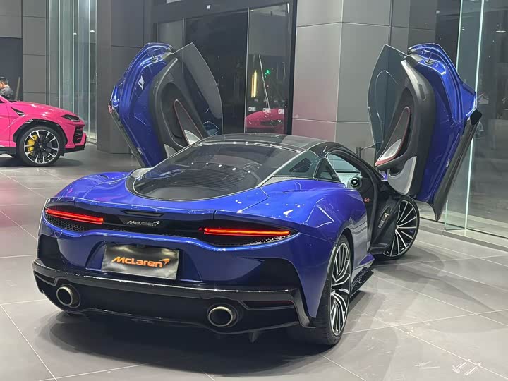 Фото 2 - McLaren GT