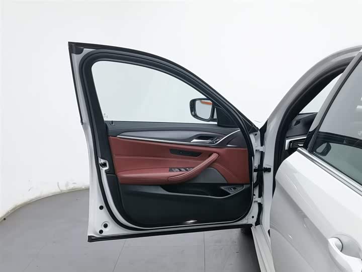 Фото 8 - BMW 5 Series