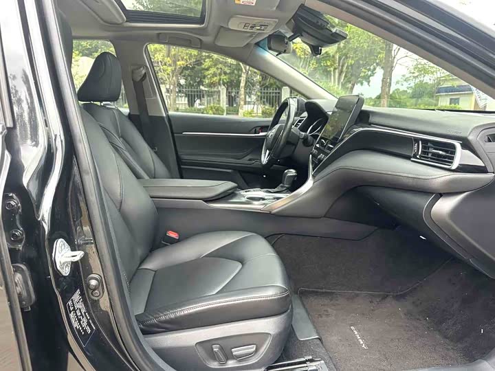 Фото 7 - Toyota Camry