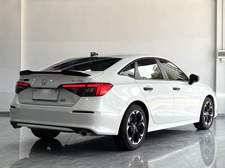 Фото 8 - Honda Civic