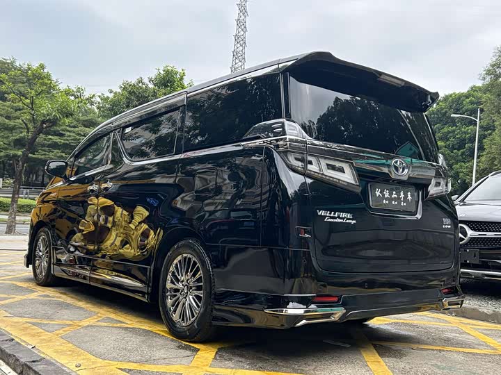 Фото 5 - Toyota Vellfire