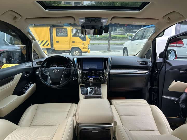 Фото 9 - Toyota Vellfire