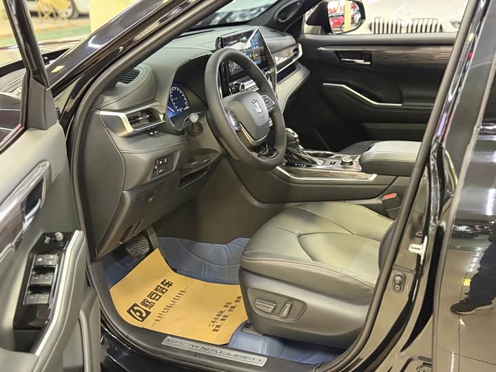 Фото 4 - Toyota Crown Kluger