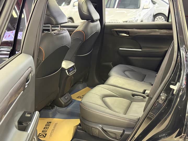 Фото 6 - Toyota Crown Kluger